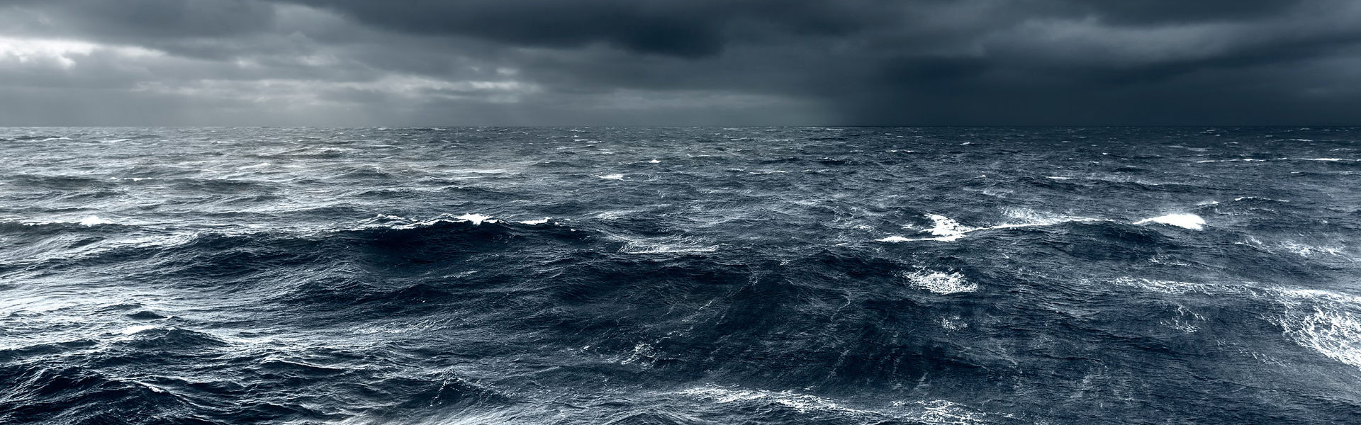 Marine Underwriting: One of Germany's leading experts for complex transport and maritime risks Stormy weather at sea | With us, you will benefit from comprehensive risk management that goes far beyond the norm in the industry!
